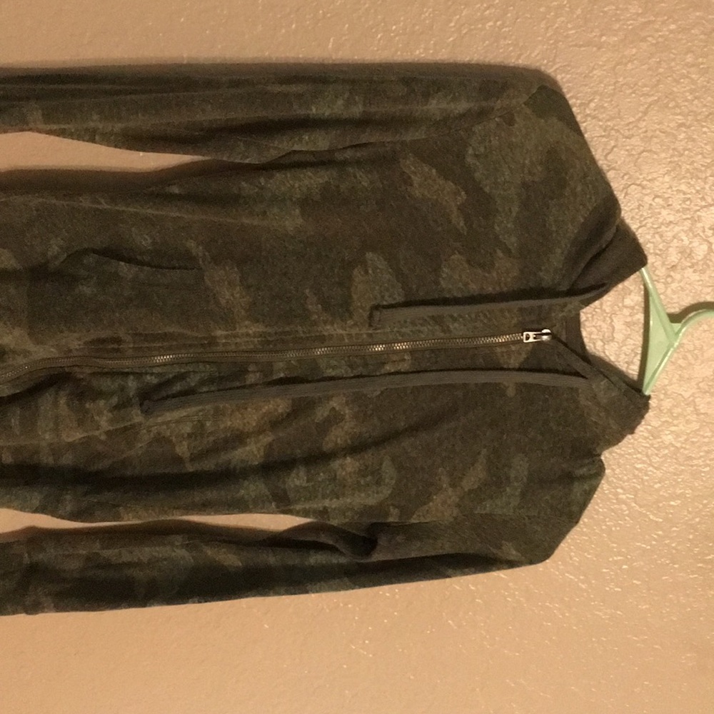Camo zip up hoodie